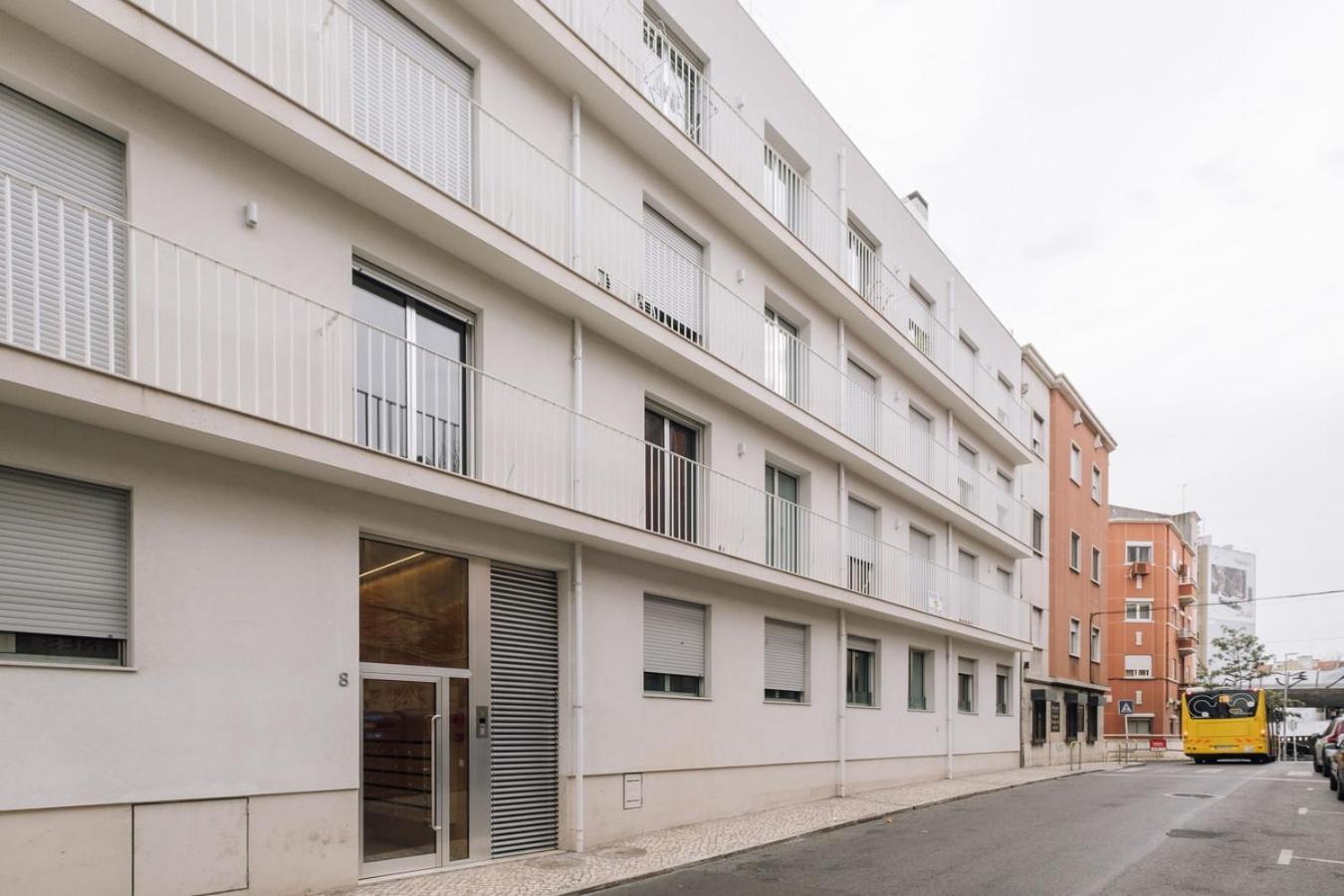Comporta - 1 Bedroom And Parking In Parque Nacoes Apartment